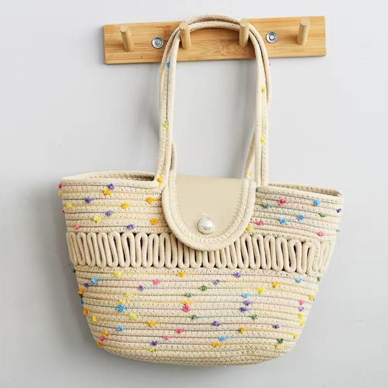 شنطة ستاتي مصنوعة من القش