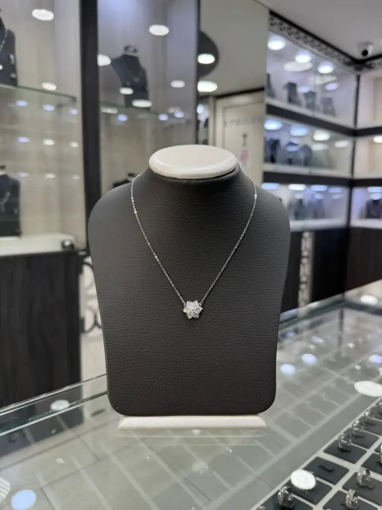 قلادات نسائية من الفضة الخالص