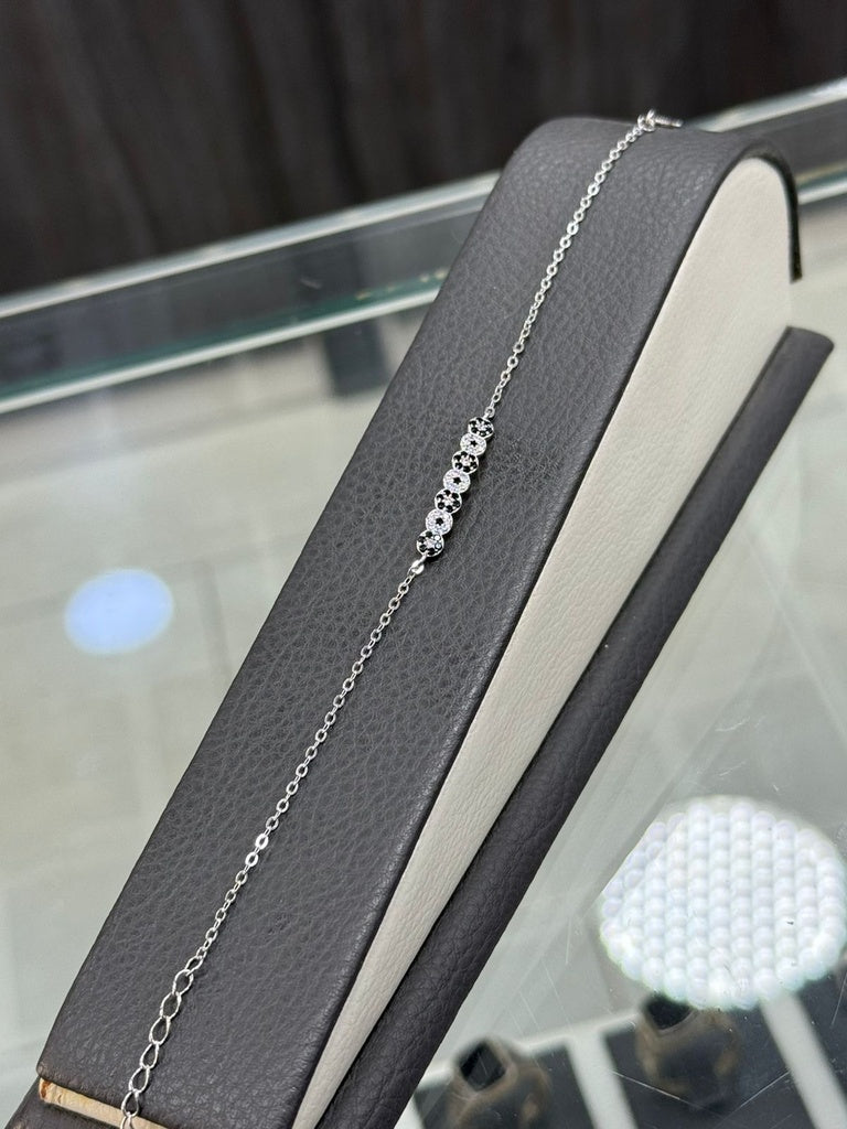 تشكيلة اساور نسائية