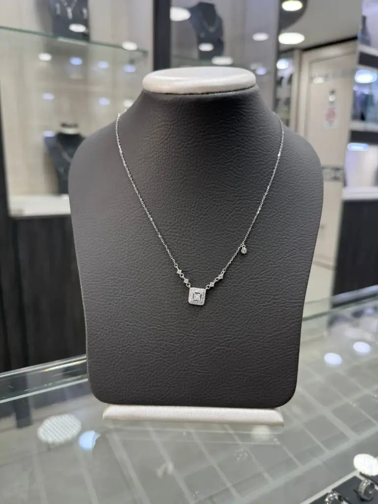 قلادات نسائية من الفضة الخالص