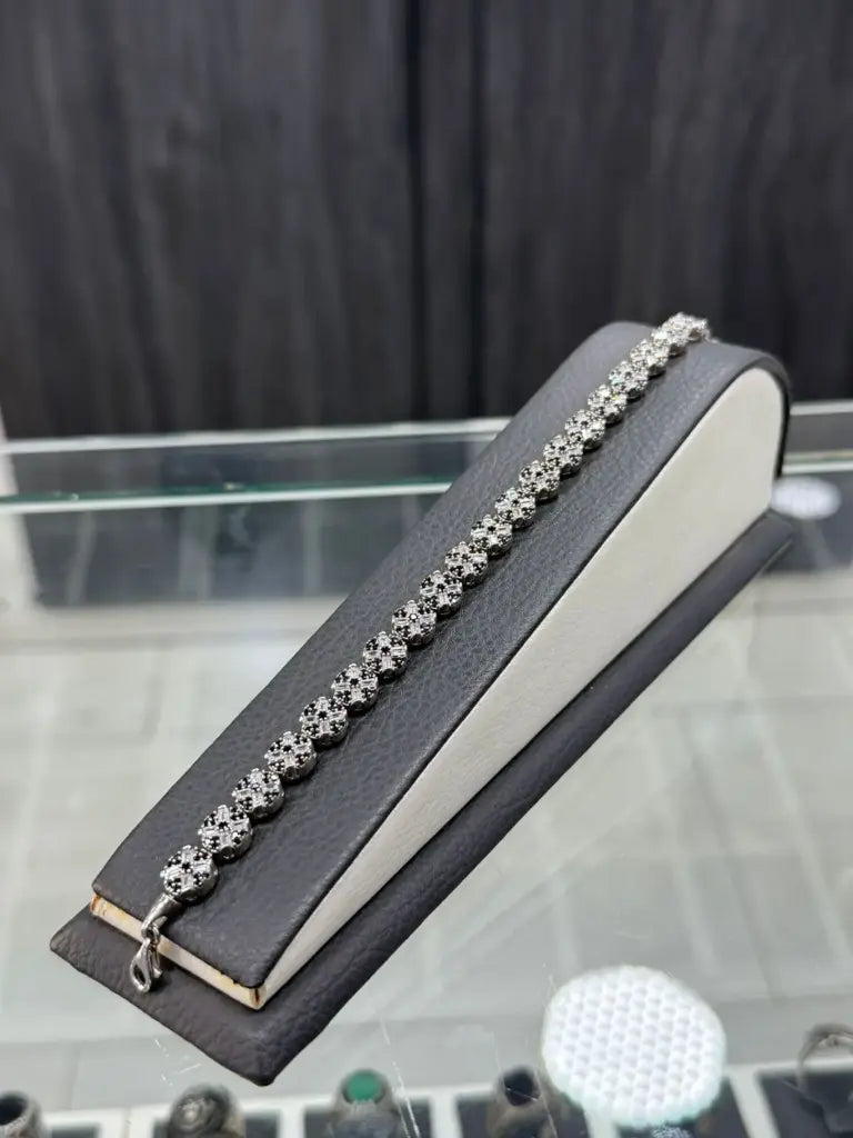 قلادة فضية N1